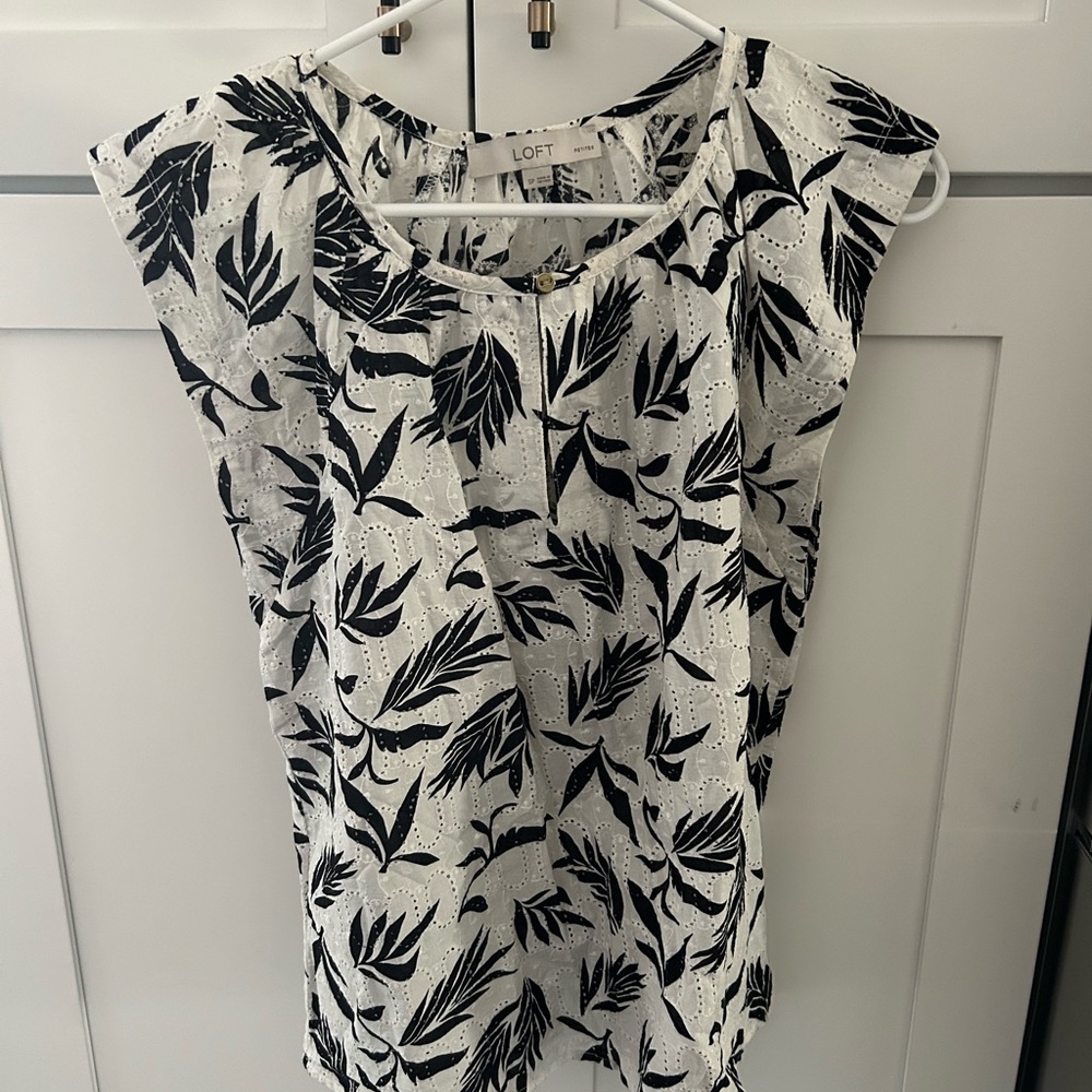 LOFT Black and White Leaf Print Women's Top